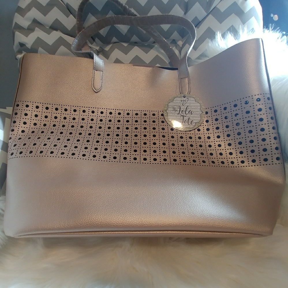 🌟BNWT🌟 The Lola Tote